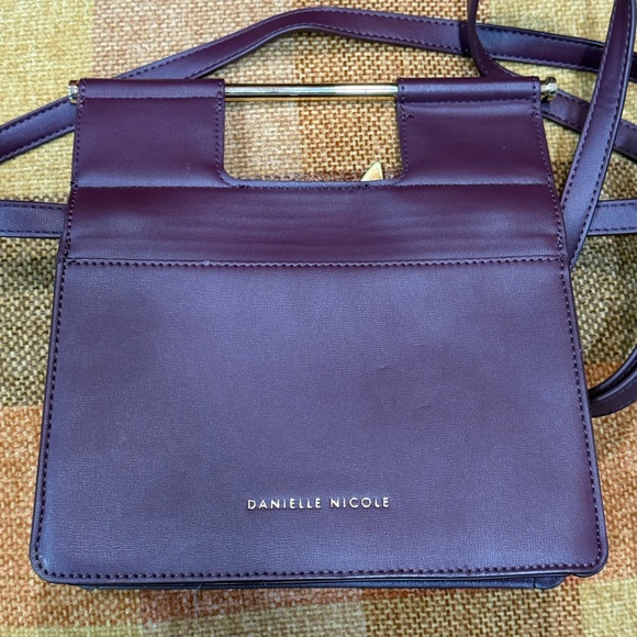 Disney Danielle Nicole Tinkerbell Key Hole Crossbody Bag - Picture 3 of 6